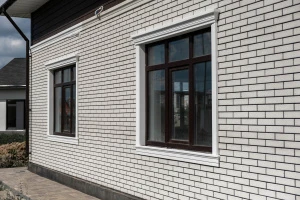 Облицовочный порядовочный вибропрессованный кирпич, мрамор, белый