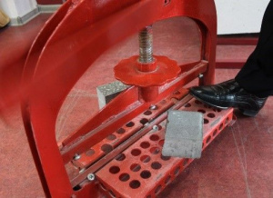 Гильотина для раскалывания тротуарной плитки