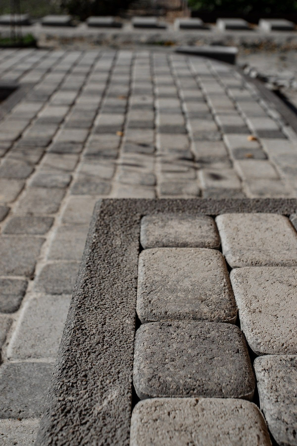 Благоустройство дома: плитка в цвете Антрацит и шаговые дорожки Благоустройство дома: плитка в цвете Антрацит и шаговые дорожки